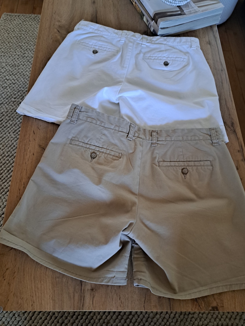 GAP Women White and Khaki 2 Peaces  Flat-Front Girlfriend Shorts Size: 6